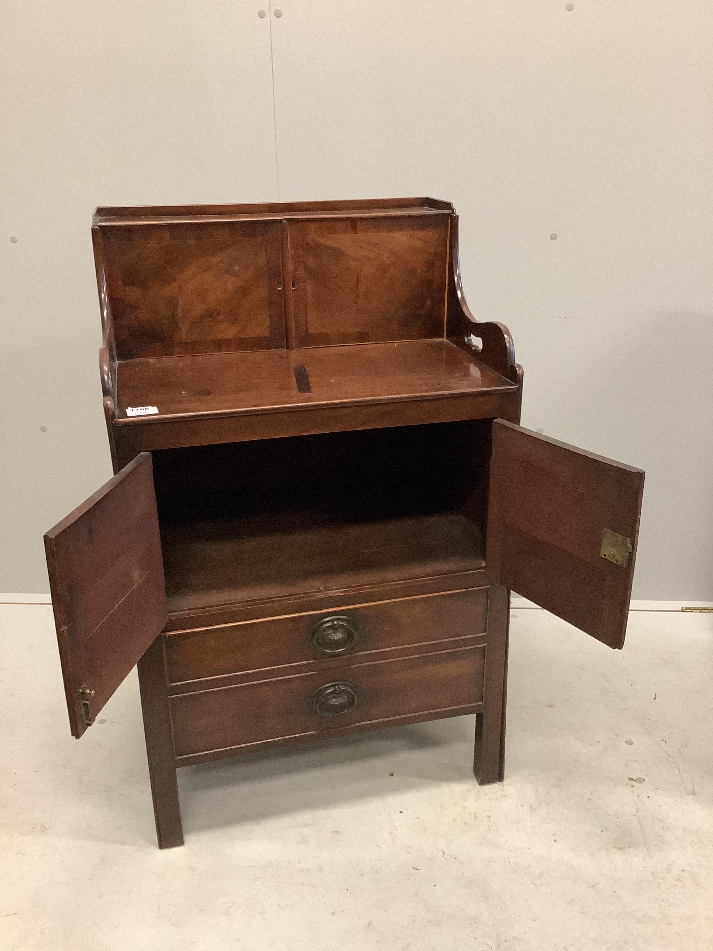 A George III mahogany commode, width 60cm, depth 48cm, height 99cm